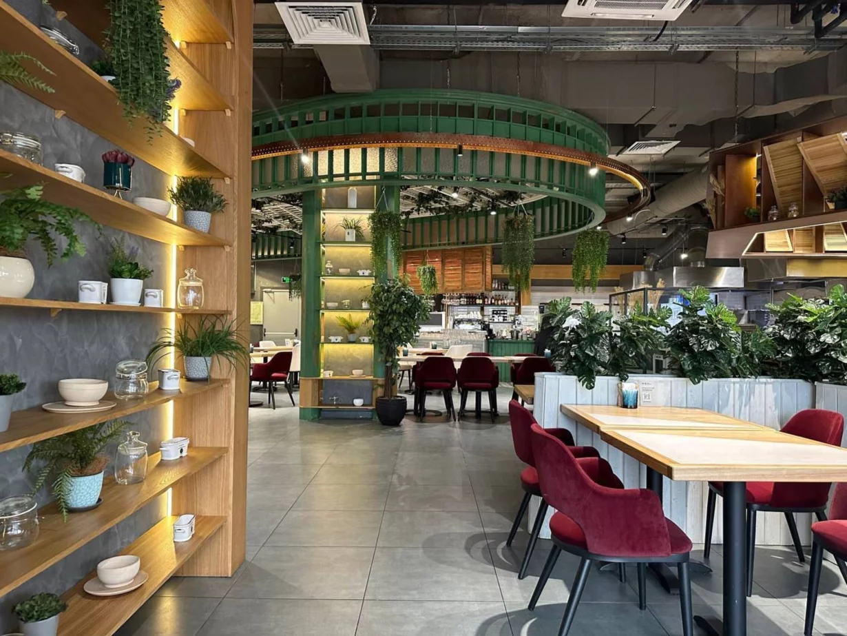 Интерьер/Экстерьер/Банкетная зона/Бар/Стол для двоих/Вход/Главный зал/Lounge зона семейный ресторан Перчини фото