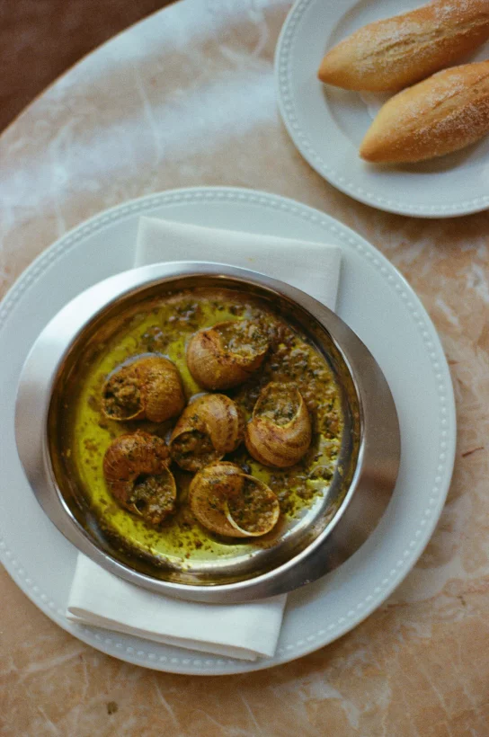 Интерьер/Экстерьер/Банкетная зона/Бар/Стол для двоих/Вход/Главный зал/Lounge зона ресторан Moderniste Aesthetic Bistro фото