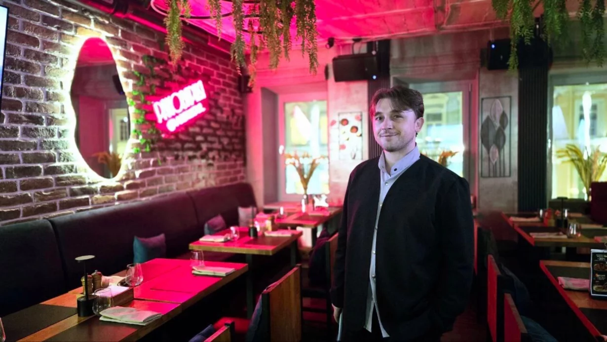 Интерьер/Экстерьер/Банкетная зона/Бар/Стол для двоих/Вход/Главный зал/Lounge зона ресторан Раковарня «В ус не дул» на Пятницкой фото