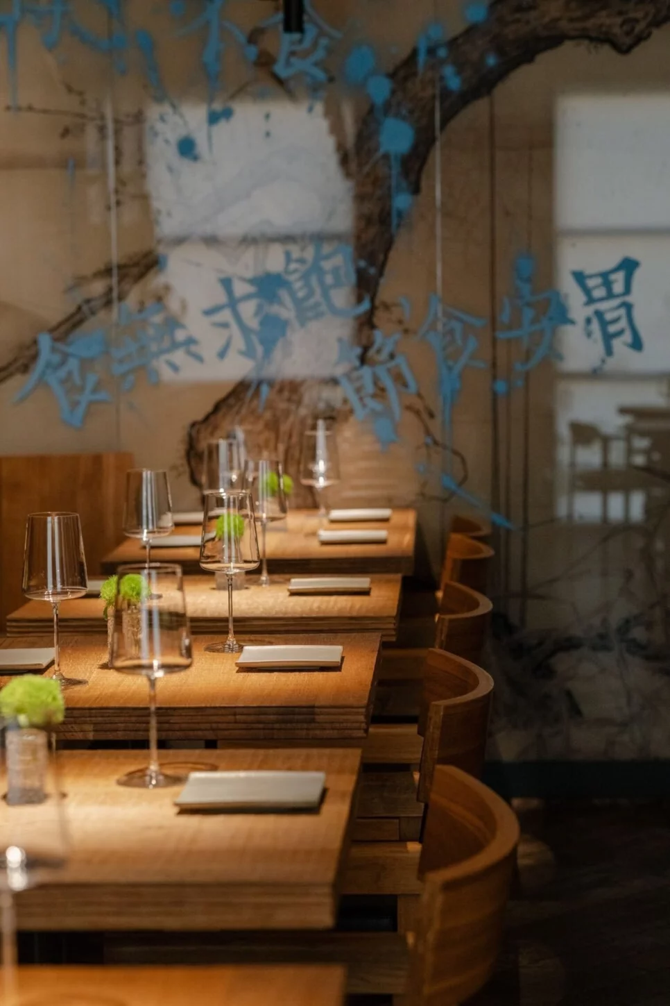 Интерьер/Экстерьер/Банкетная зона/Бар/Стол для двоих/Вход/Главный зал/Lounge зона ресторан Ro фото