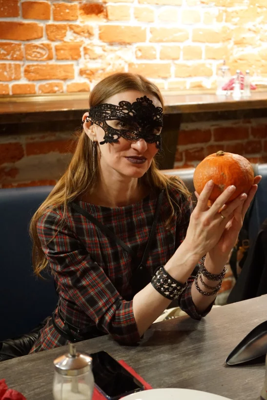 Интерьер/Экстерьер/Банкетная зона/Бар/Стол для двоих/Вход/Главный зал/Lounge зона бар Другой Zombie бар фото