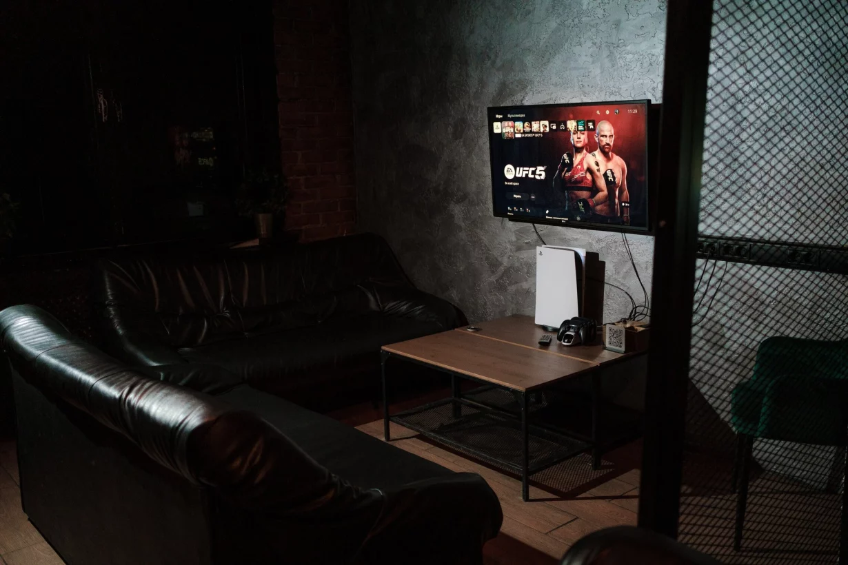 Интерьер/Экстерьер/Банкетная зона/Бар/Стол для двоих/Вход/Главный зал/Lounge зона кальянная Green Garden фото