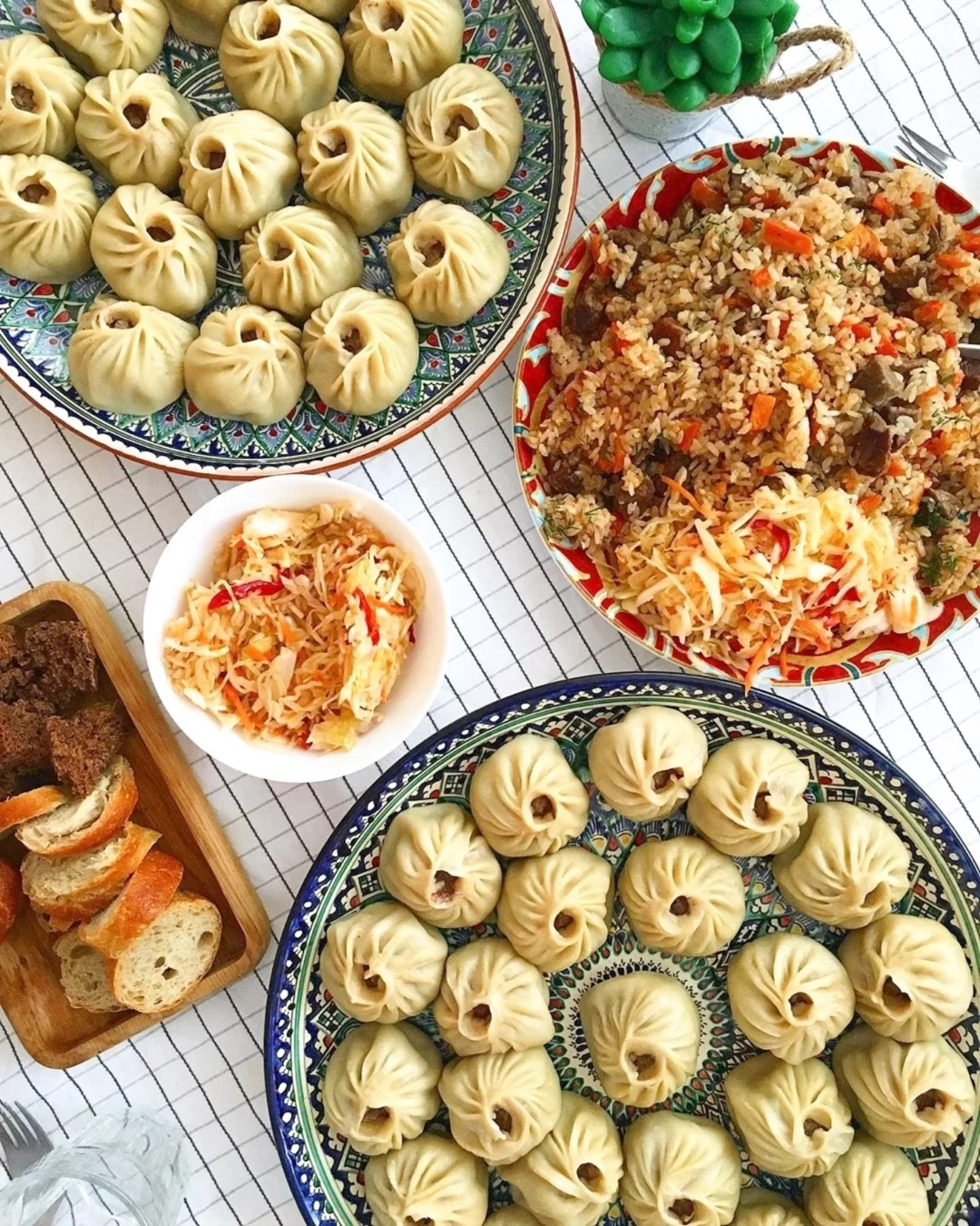 Интерьер/Экстерьер/Банкетная зона/Бар/Стол для двоих/Вход/Главный зал/Lounge зона кафе Хан Буз фото