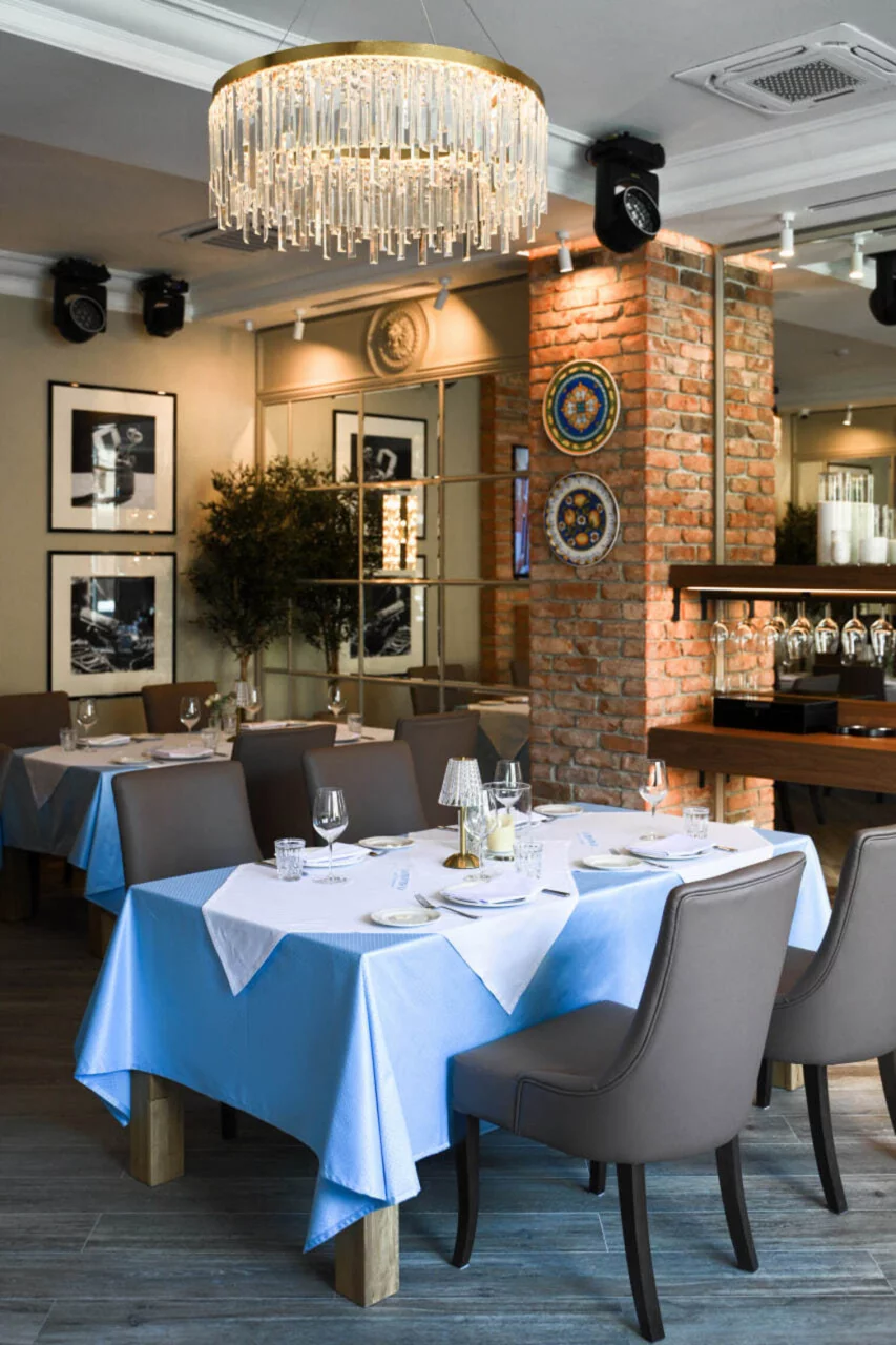 Интерьер/Экстерьер/Банкетная зона/Бар/Стол для двоих/Вход/Главный зал/Lounge зона ресторан La Provincia фото