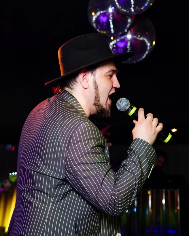 Интерьер/Экстерьер/Банкетная зона/Бар/Стол для двоих/Вход/Главный зал/Lounge зона караоке-клуб Мариус фото