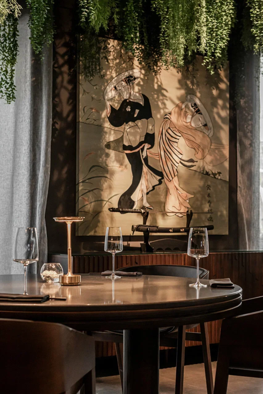 Интерьер/Экстерьер/Банкетная зона/Бар/Стол для двоих/Вход/Главный зал/Lounge зона ресторан Bluefin фото