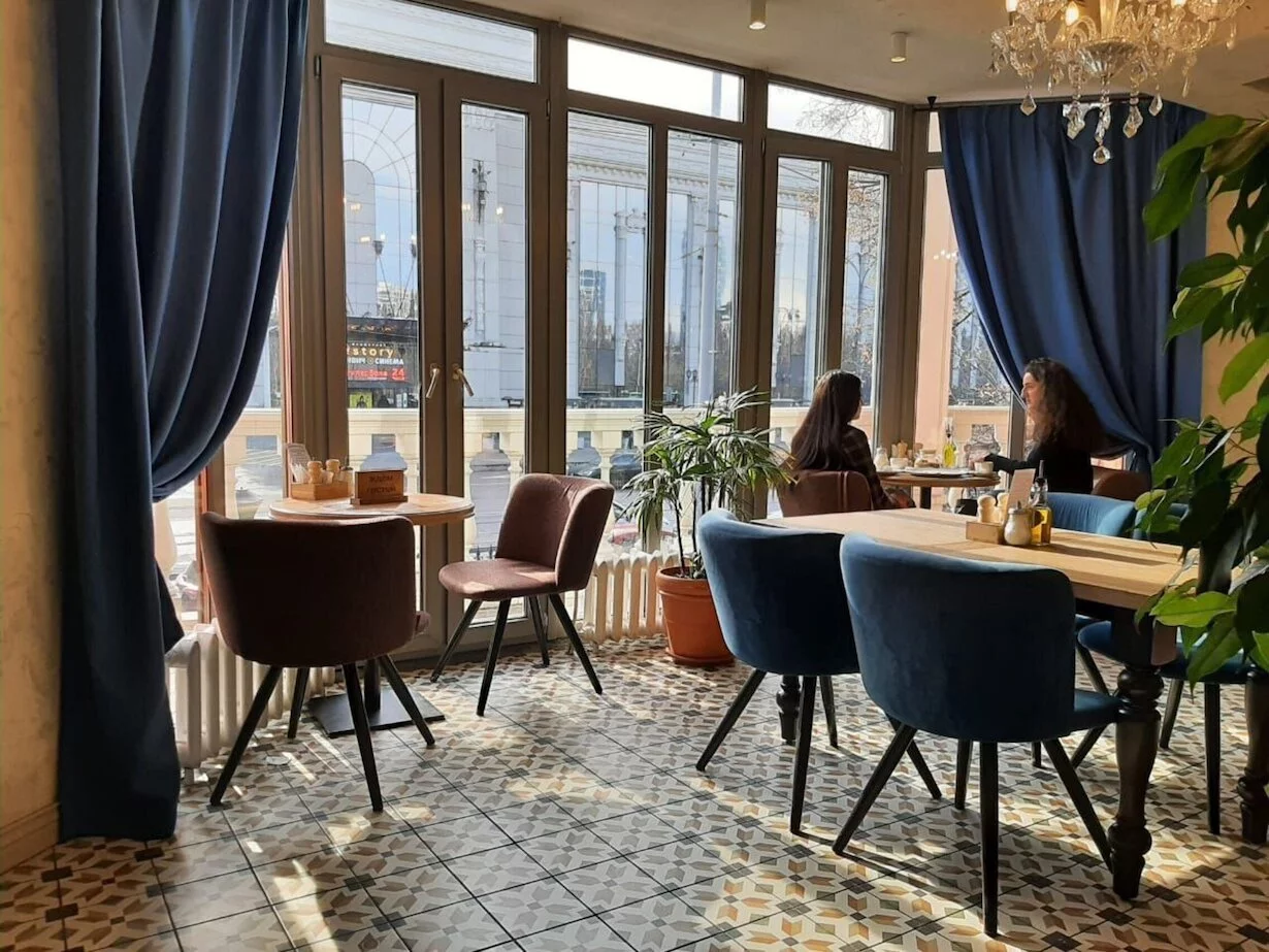 Интерьер/Экстерьер/Банкетная зона/Бар/Стол для двоих/Вход/Главный зал/Lounge зона ресторан Donna Olivia фото