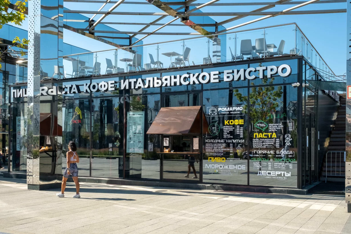 Интерьер/Экстерьер/Банкетная зона/Бар/Стол для двоих/Вход/Главный зал/Lounge зона кафе Ромарио фото
