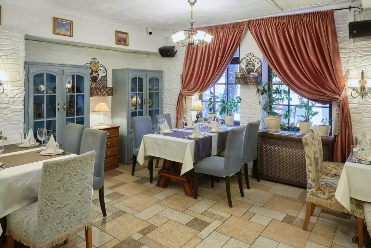 Интерьер/Экстерьер/Банкетная зона/Бар/Стол для двоих/Вход/Главный зал/Lounge зона ресторан Српска Кафана фото