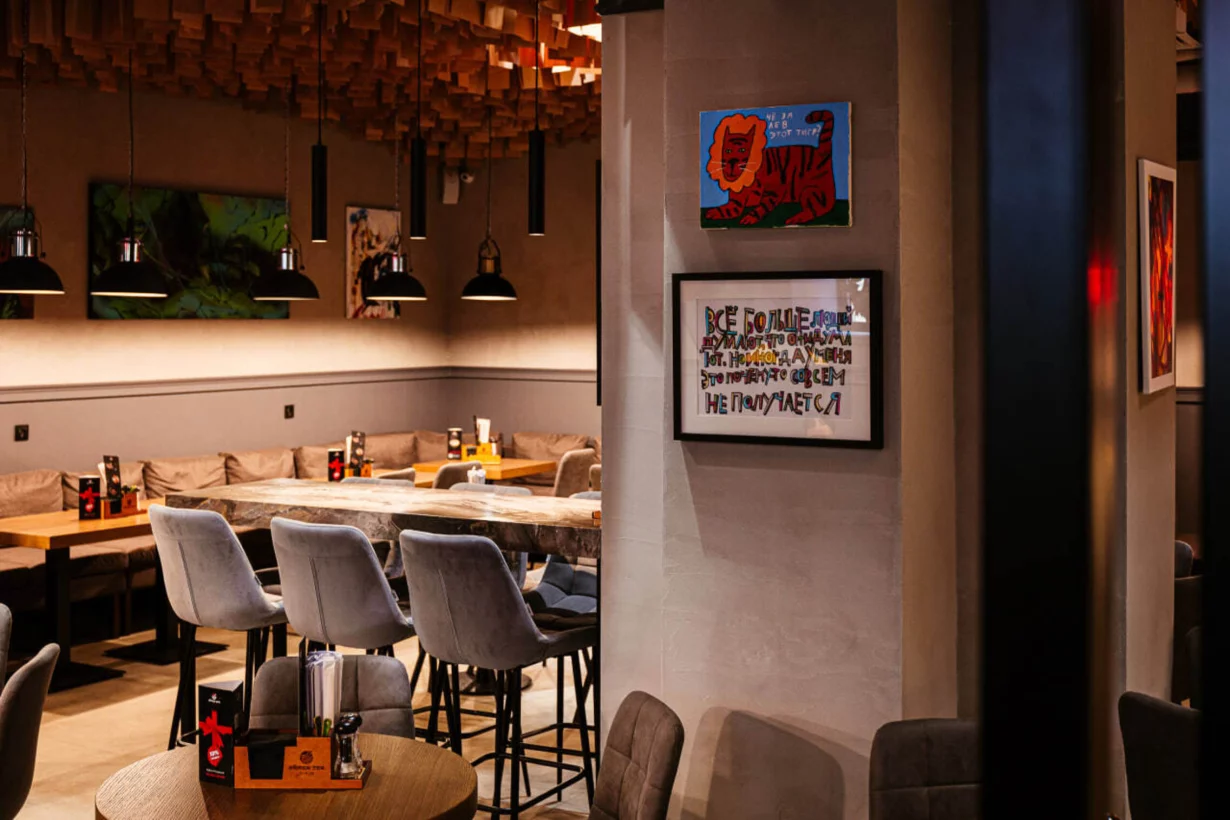 Интерьер/Экстерьер/Банкетная зона/Бар/Стол для двоих/Вход/Главный зал/Lounge зона кафе Ramen Ten фото