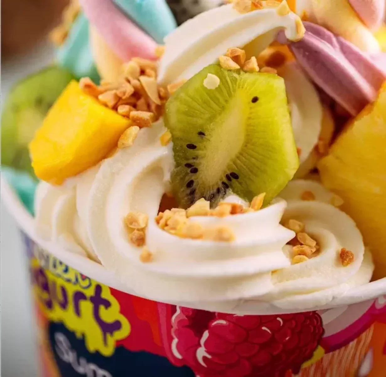 Интерьер/Экстерьер/Банкетная зона/Бар/Стол для двоих/Вход/Главный зал/Lounge зона кафе Tutti Frutti фото