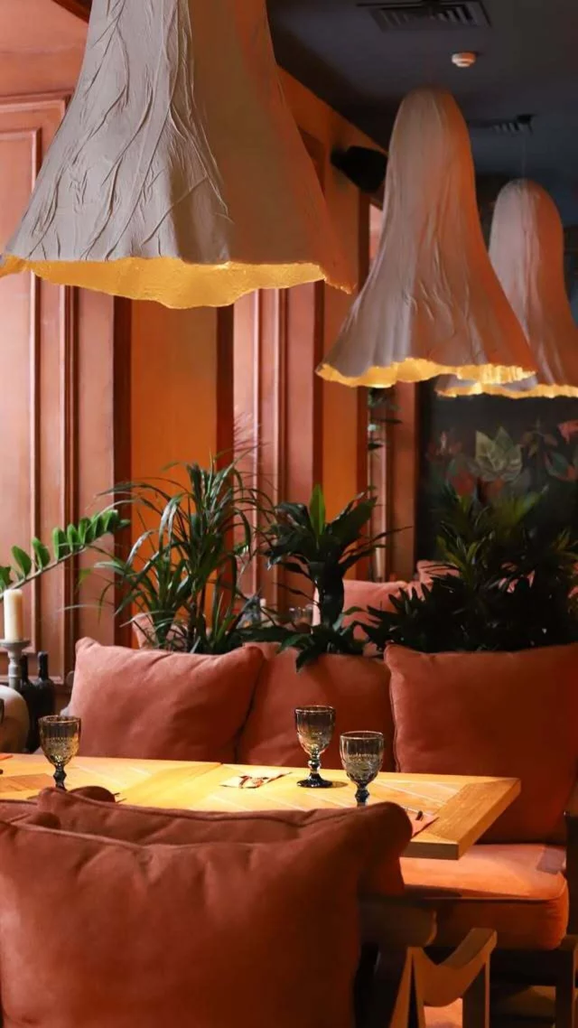 Интерьер/Экстерьер/Банкетная зона/Бар/Стол для двоих/Вход/Главный зал/Lounge зона ресторан Грузинские истории фото