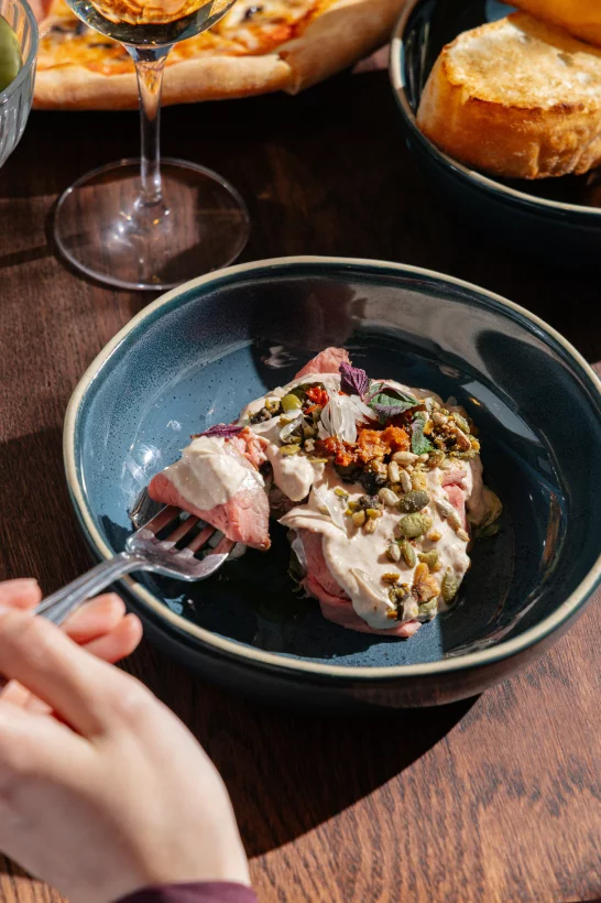 Интерьер/Экстерьер/Банкетная зона/Бар/Стол для двоих/Вход/Главный зал/Lounge зона ресторан Sapori di Italia фото