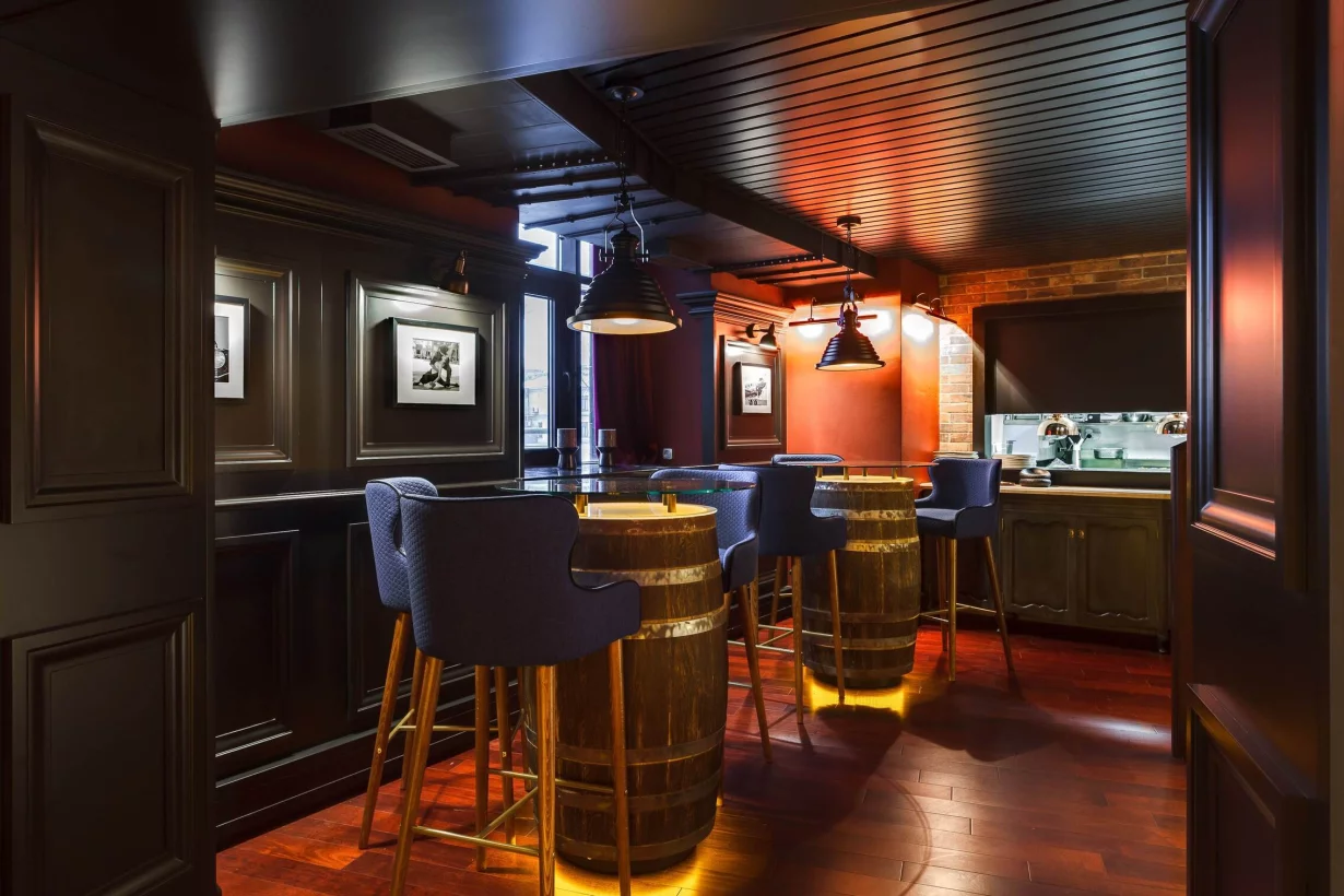 Интерьер/Экстерьер/Банкетная зона/Бар/Стол для двоих/Вход/Главный зал/Lounge зона бар Wine Story фото