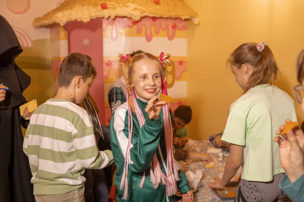 Интерьер/Экстерьер/Банкетная зона/Бар/Стол для двоих/Вход/Главный зал/Lounge зона лофт Сказочный город фото