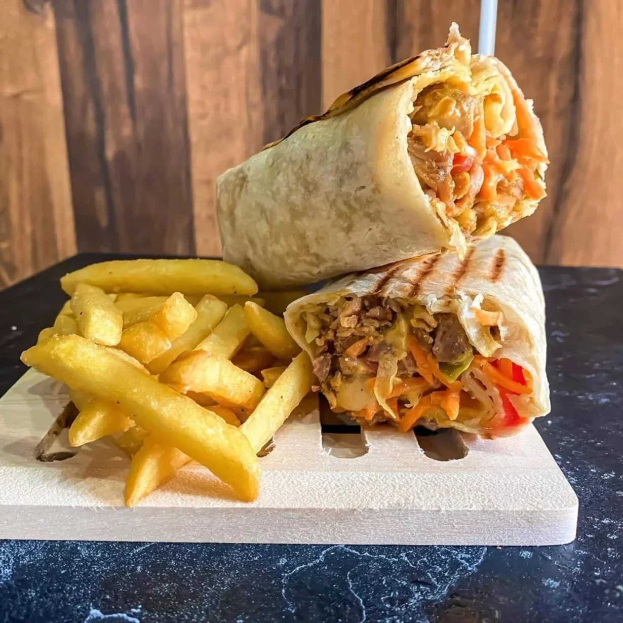 Интерьер/Экстерьер/Банкетная зона/Бар/Стол для двоих/Вход/Главный зал/Lounge зона кафе Brozzzec фото