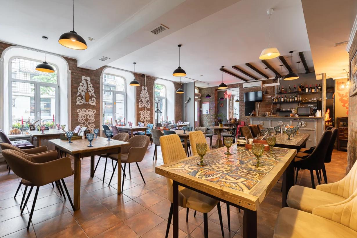 Интерьер/Экстерьер/Банкетная зона/Бар/Стол для двоих/Вход/Главный зал/Lounge зона кафе Бабило фото