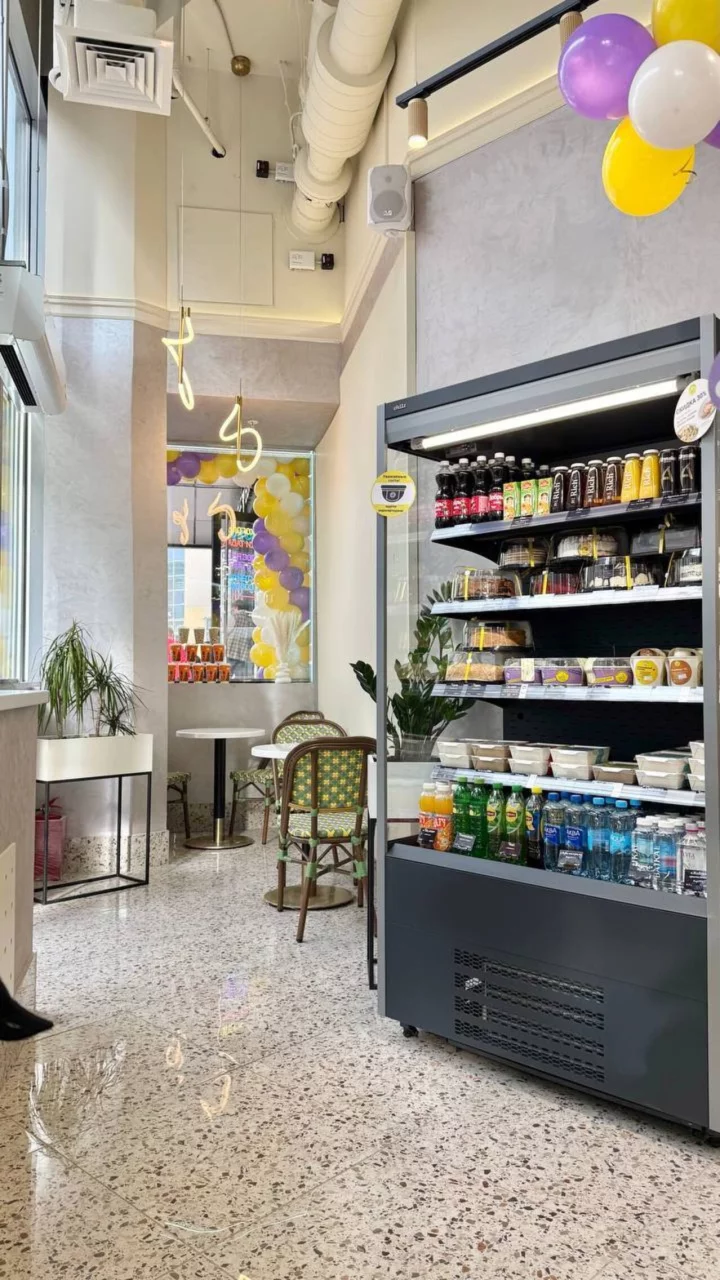 Интерьер/Экстерьер/Банкетная зона/Бар/Стол для двоих/Вход/Главный зал/Lounge зона пекарня French Bakery Sedelice фото