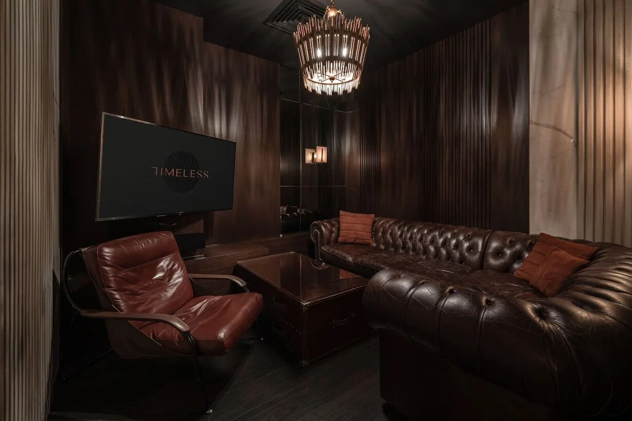 Интерьер/Экстерьер/Банкетная зона/Бар/Стол для двоих/Вход/Главный зал/Lounge зона кальянная Timeless Новый Арбат фото