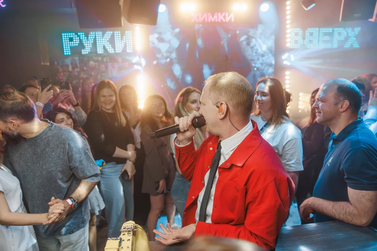 Интерьер/Экстерьер/Банкетная зона/Бар/Стол для двоих/Вход/Главный зал/Lounge зона бар Руки ВВерх! Бар в Химках фото