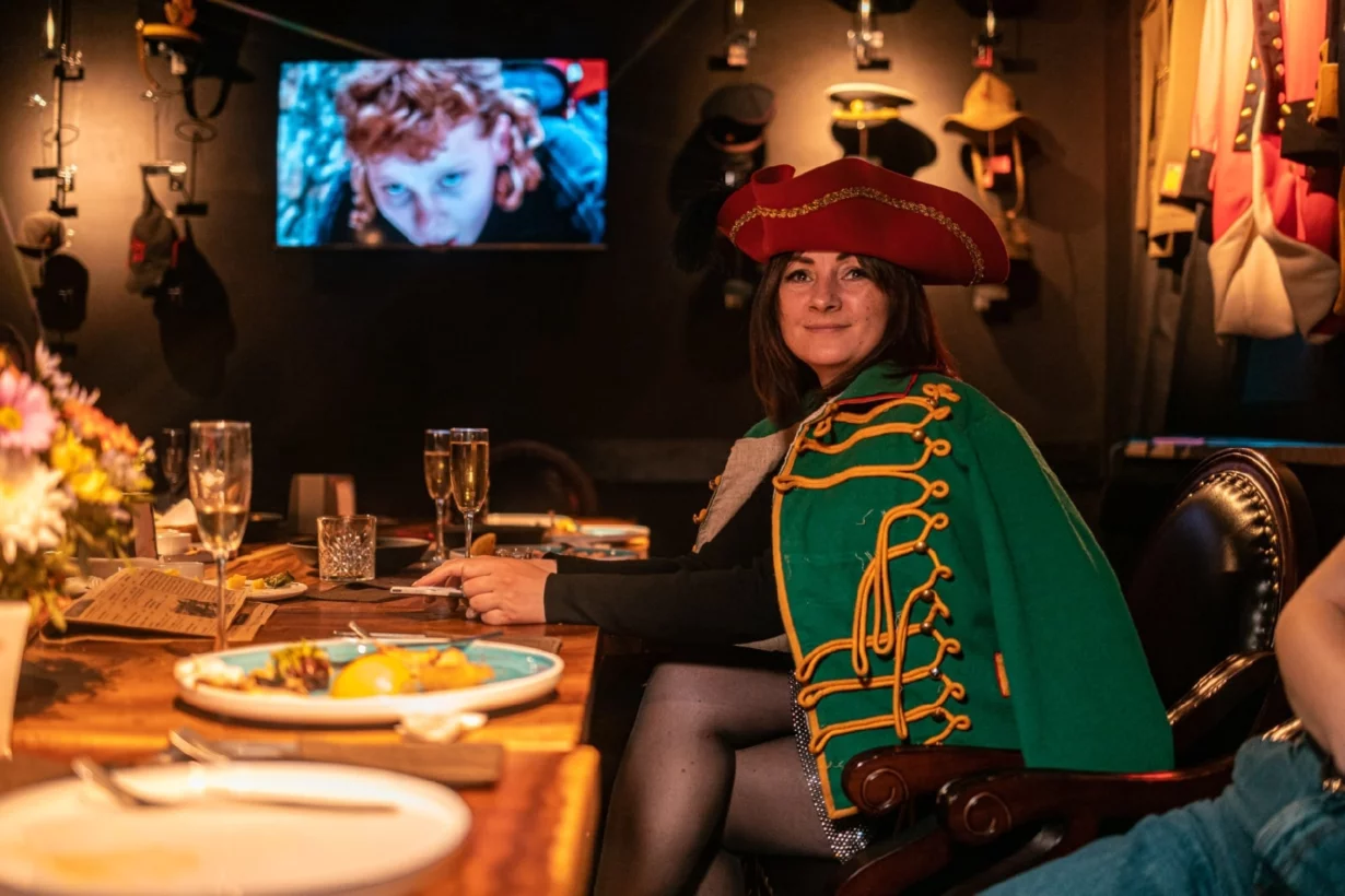 Интерьер/Экстерьер/Банкетная зона/Бар/Стол для двоих/Вход/Главный зал/Lounge зона ресторан Музей мундира фото