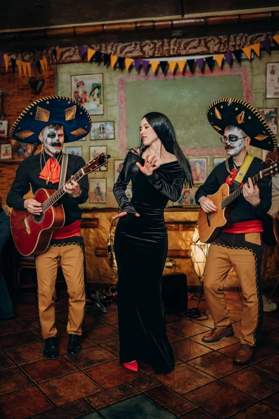 Интерьер/Экстерьер/Банкетная зона/Бар/Стол для двоих/Вход/Главный зал/Lounge зона кафе Фрида фото