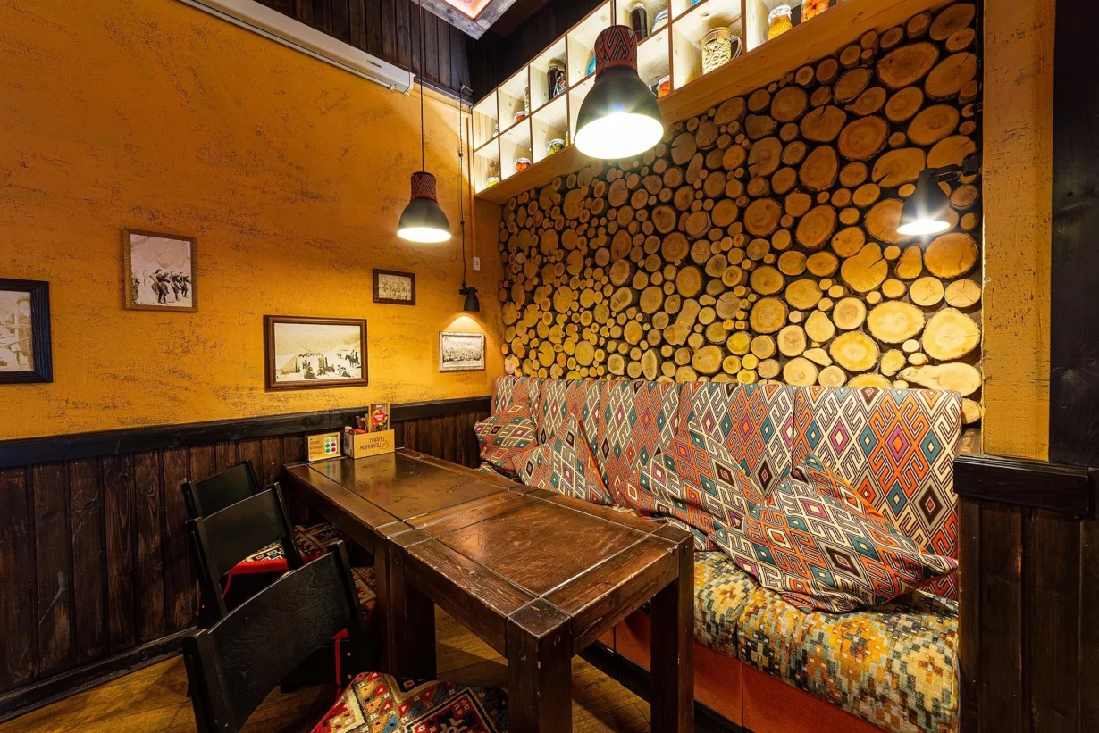 Интерьер/Экстерьер/Банкетная зона/Бар/Стол для двоих/Вход/Главный зал/Lounge зона ресторан ПхалиХинкали фото