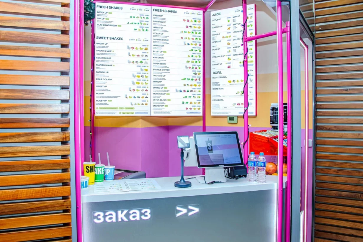 Интерьер/Экстерьер/Банкетная зона/Бар/Стол для двоих/Вход/Главный зал/Lounge зона корнер Shake Up фото