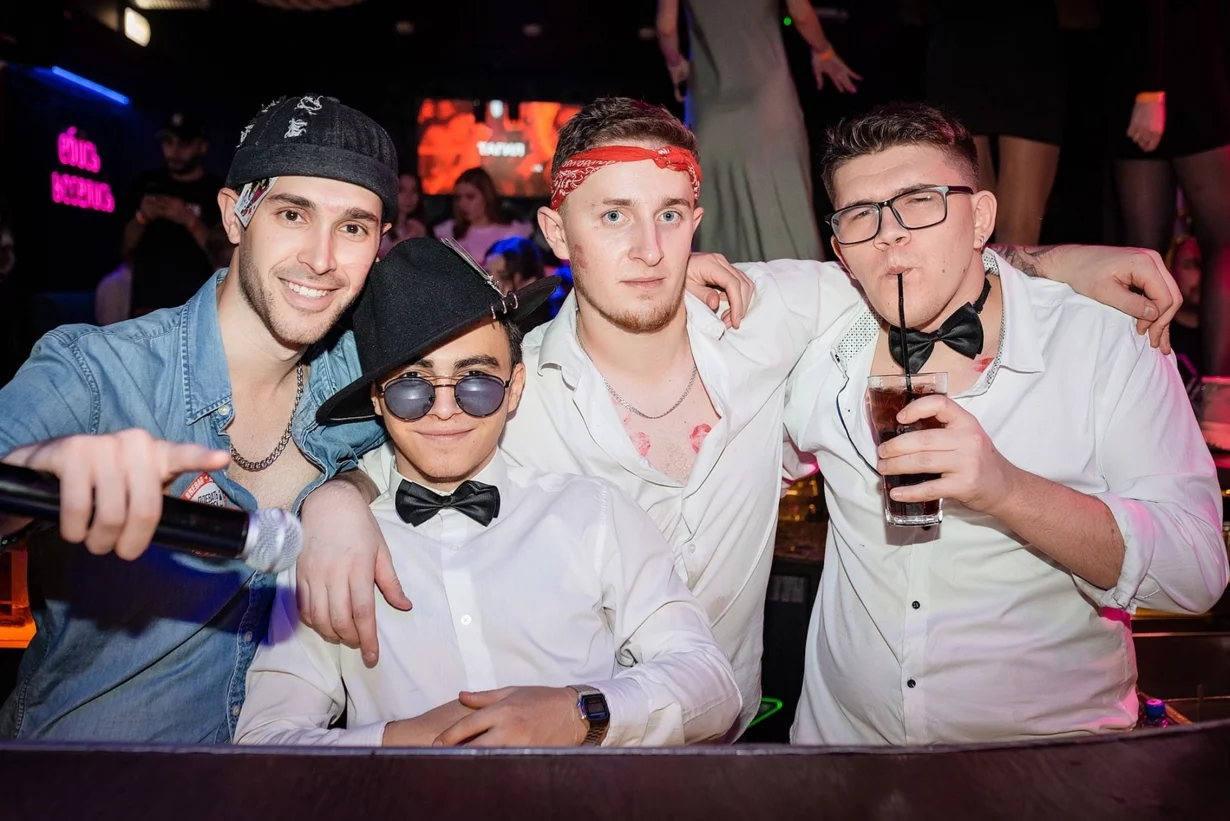 Интерьер/Экстерьер/Банкетная зона/Бар/Стол для двоих/Вход/Главный зал/Lounge зона клуб Синий Nebar фото