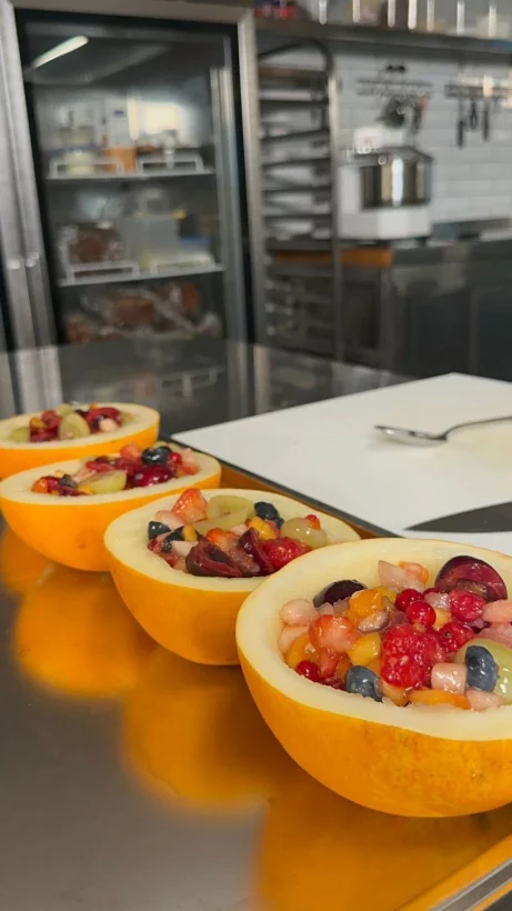 Интерьер/Экстерьер/Банкетная зона/Бар/Стол для двоих/Вход/Главный зал/Lounge зона ресторан Le Bistrot de la Ferm фото