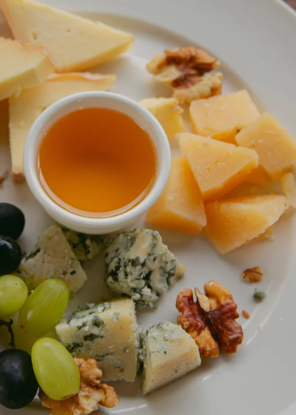 Интерьер/Экстерьер/Банкетная зона/Бар/Стол для двоих/Вход/Главный зал/Lounge зона ресторан Берег фото