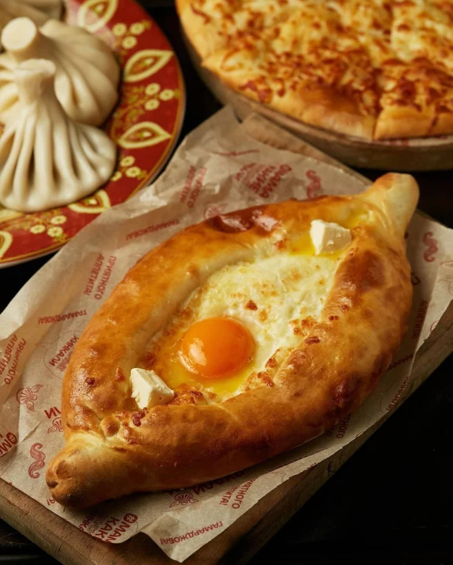 Интерьер/Экстерьер/Банкетная зона/Бар/Стол для двоих/Вход/Главный зал/Lounge зона ресторан ПхалиХинкали фото