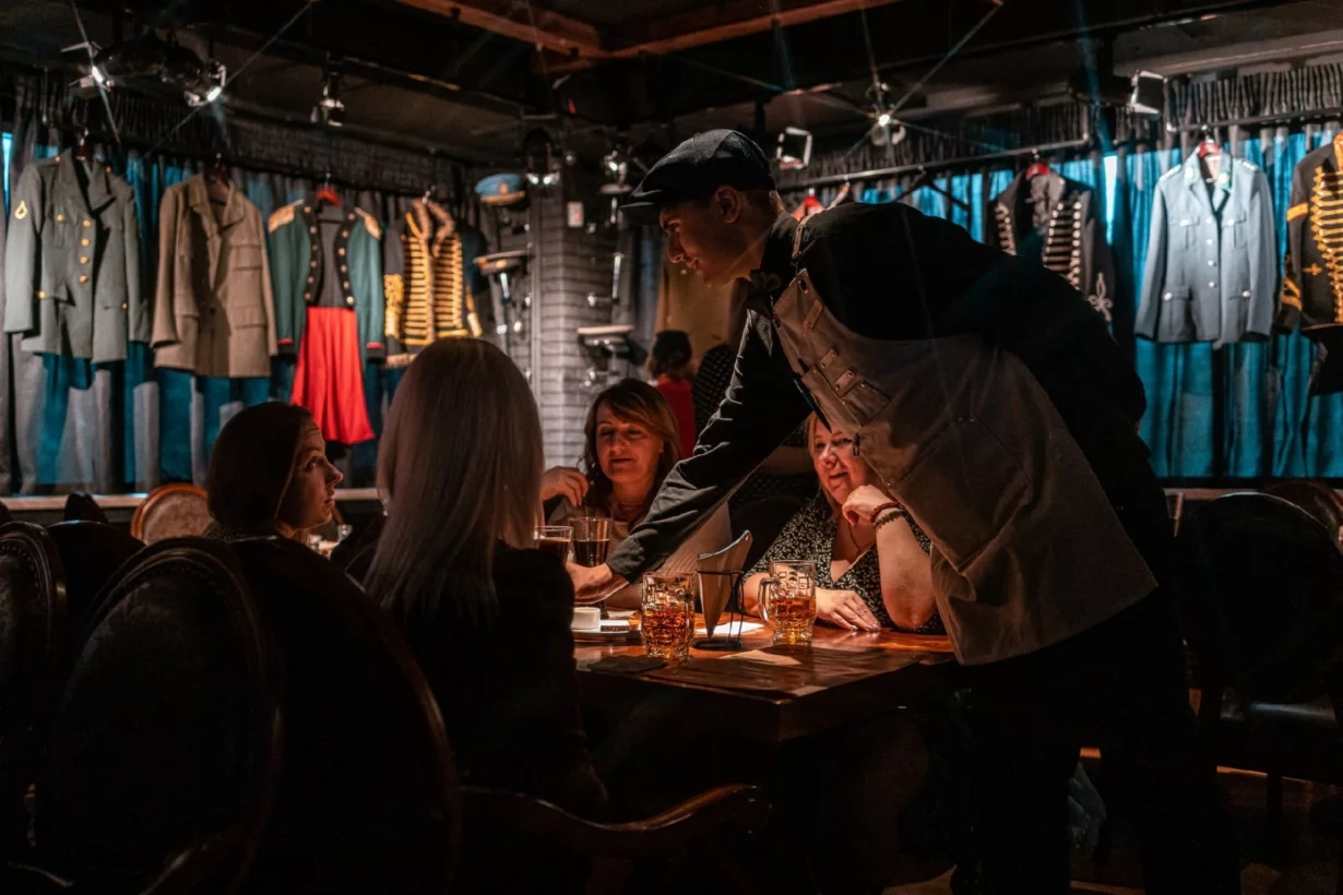 Интерьер/Экстерьер/Банкетная зона/Бар/Стол для двоих/Вход/Главный зал/Lounge зона ресторан Музей мундира фото