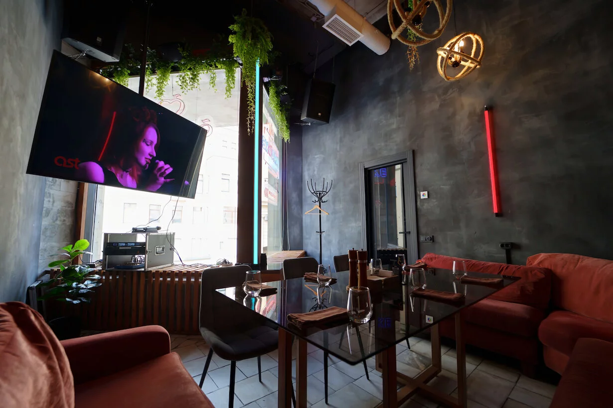 Интерьер/Экстерьер/Банкетная зона/Бар/Стол для двоих/Вход/Главный зал/Lounge зона ресторан Cherish фото