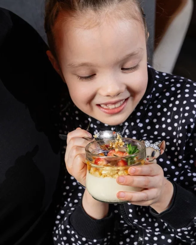 Интерьер/Экстерьер/Банкетная зона/Бар/Стол для двоих/Вход/Главный зал/Lounge зона ресторан Молоко фото