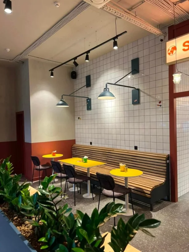 Интерьер/Экстерьер/Банкетная зона/Бар/Стол для двоих/Вход/Главный зал/Lounge зона фастфуд Шаверно фото