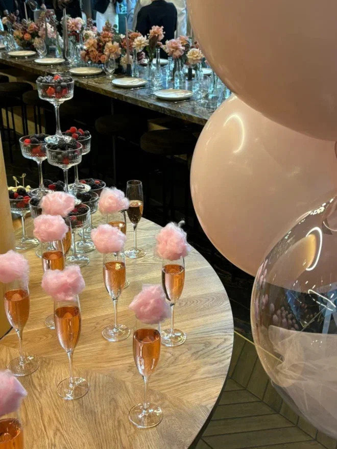 Интерьер/Экстерьер/Банкетная зона/Бар/Стол для двоих/Вход/Главный зал/Lounge зона кулинарная студия Chefs Eatertainment фото