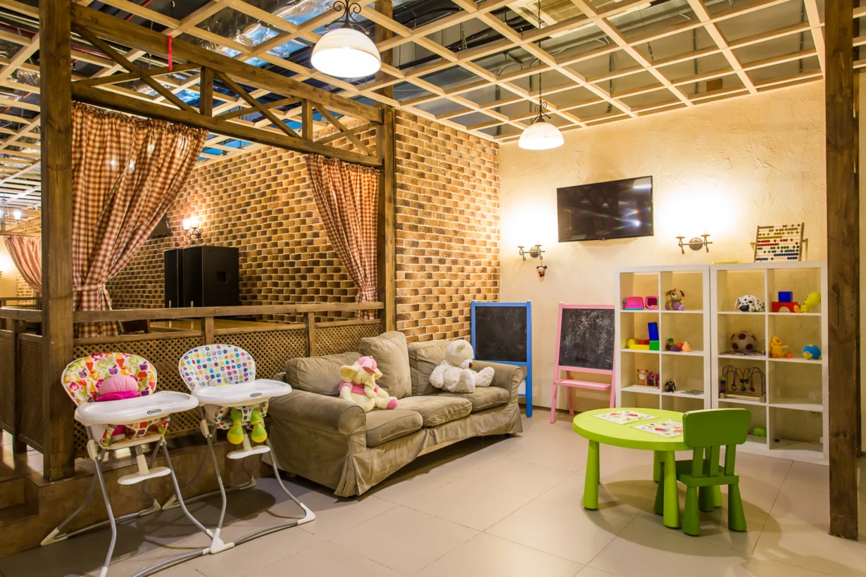 Интерьер/Экстерьер/Банкетная зона/Бар/Стол для двоих/Вход/Главный зал/Lounge зона банкетный зал Боулинг-клуб фото