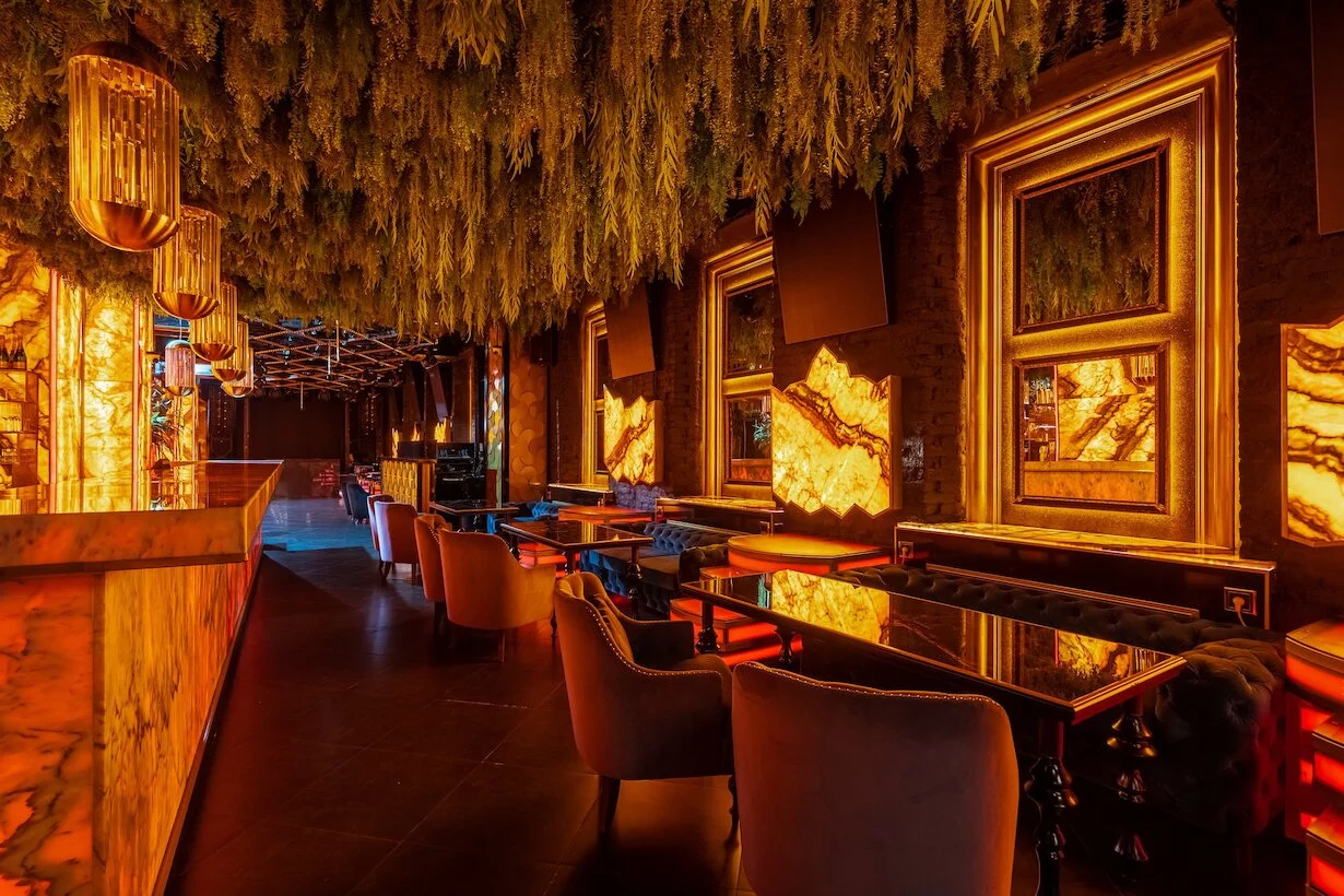 Интерьер/Экстерьер/Банкетная зона/Бар/Стол для двоих/Вход/Главный зал/Lounge зона клуб Project фото