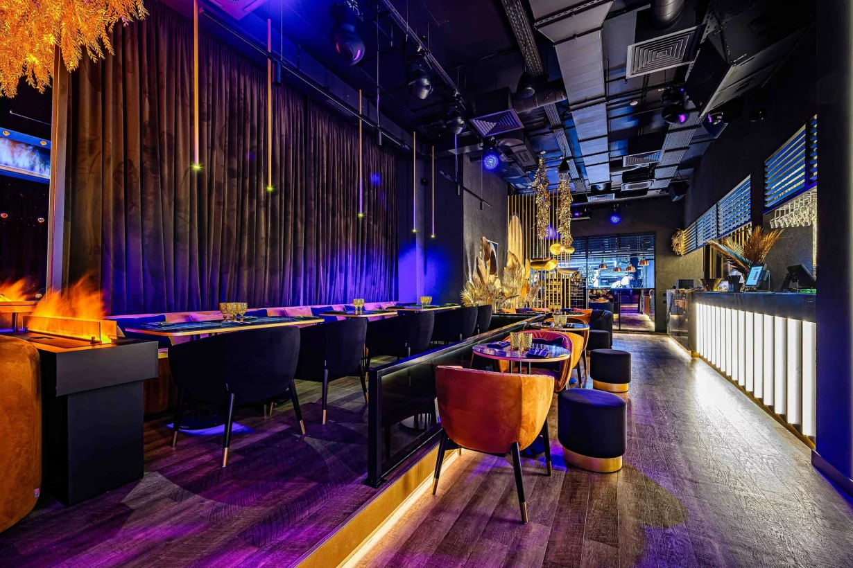 Интерьер/Экстерьер/Банкетная зона/Бар/Стол для двоих/Вход/Главный зал/Lounge зона караоке-клуб Tunes фото