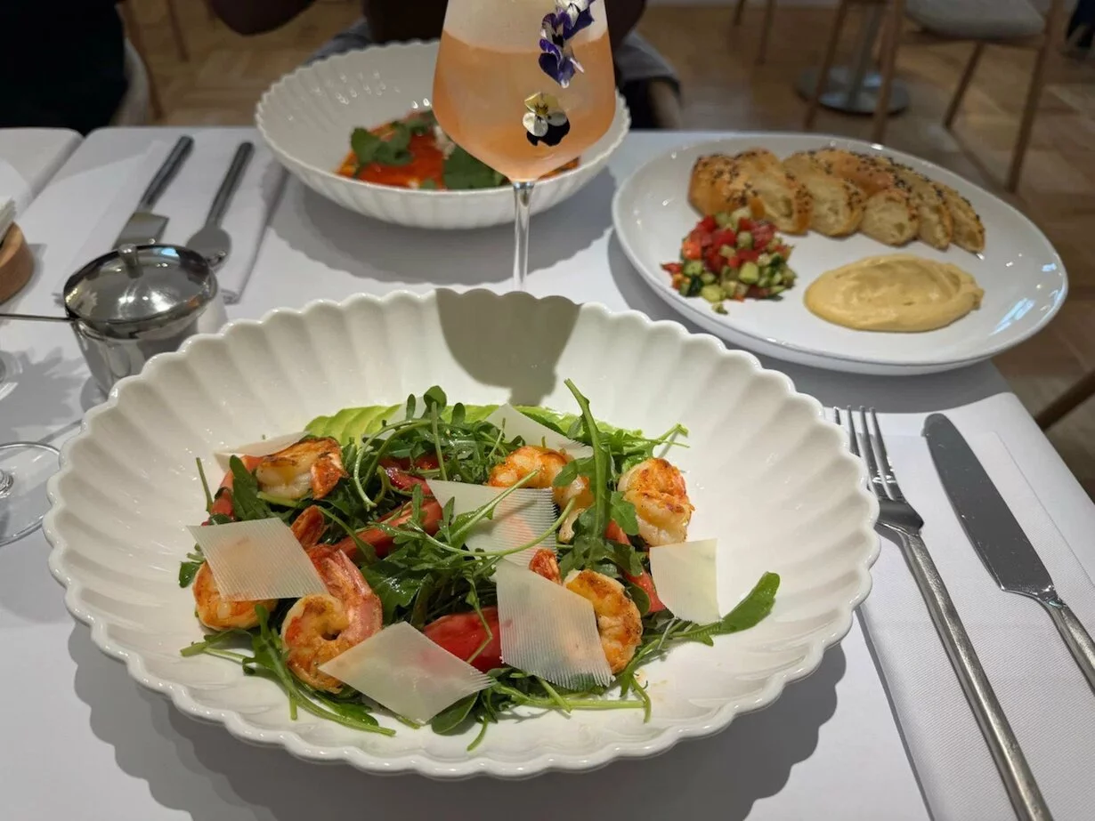 Интерьер/Экстерьер/Банкетная зона/Бар/Стол для двоих/Вход/Главный зал/Lounge зона ресторан Арома фото