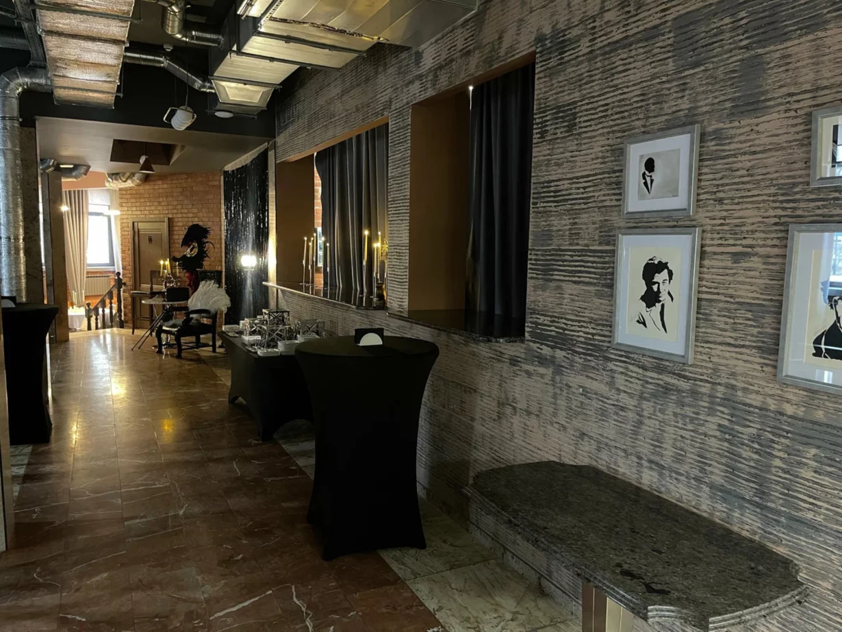 Интерьер/Экстерьер/Банкетная зона/Бар/Стол для двоих/Вход/Главный зал/Lounge зона лофт Партия фото