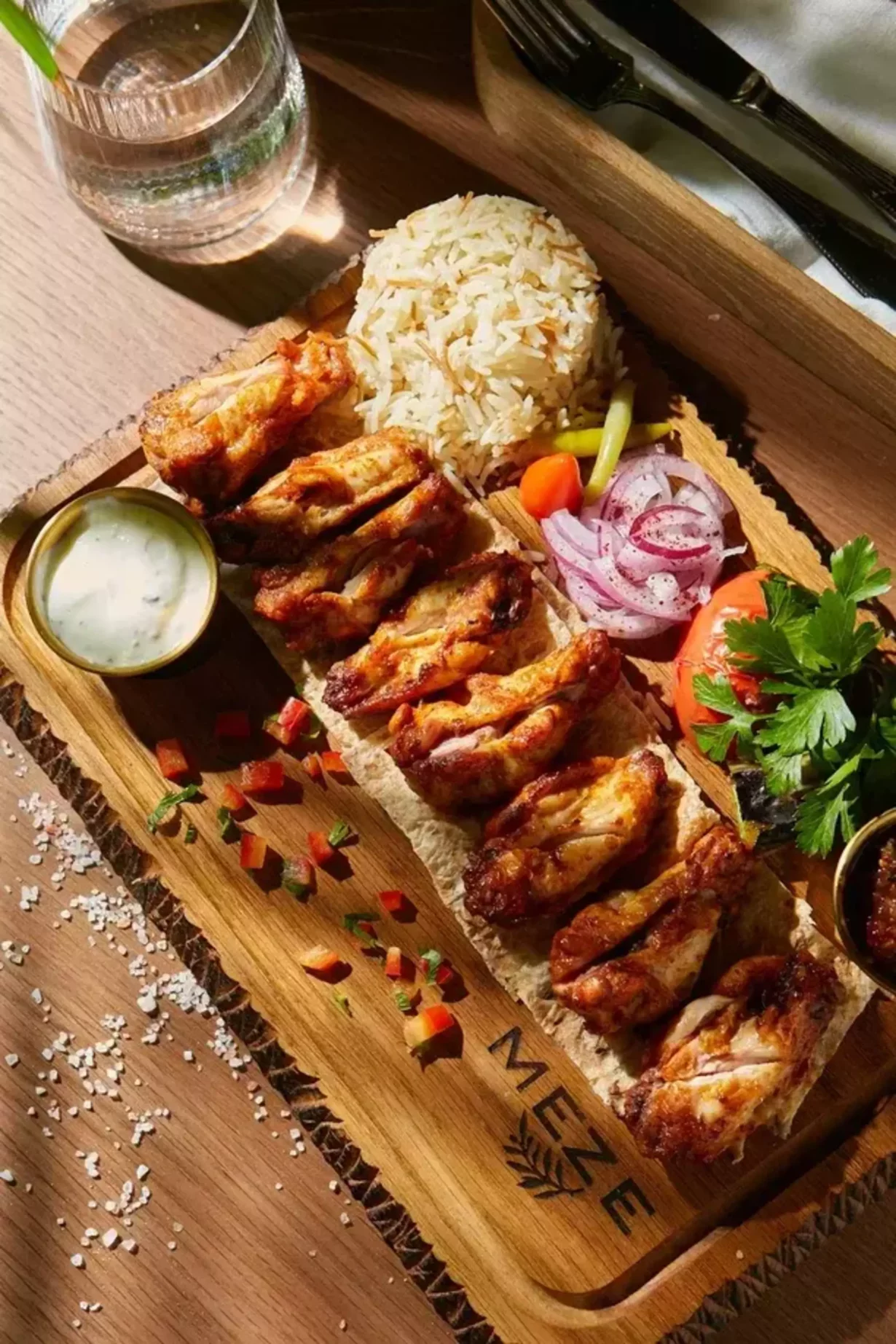 Интерьер/Экстерьер/Банкетная зона/Бар/Стол для двоих/Вход/Главный зал/Lounge зона ресторан Meze фото