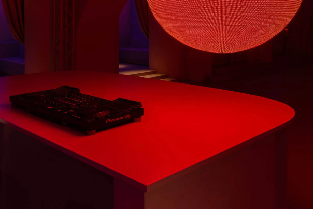 Интерьер/Экстерьер/Банкетная зона/Бар/Стол для двоих/Вход/Главный зал/Lounge зона клуб Department 57 фото