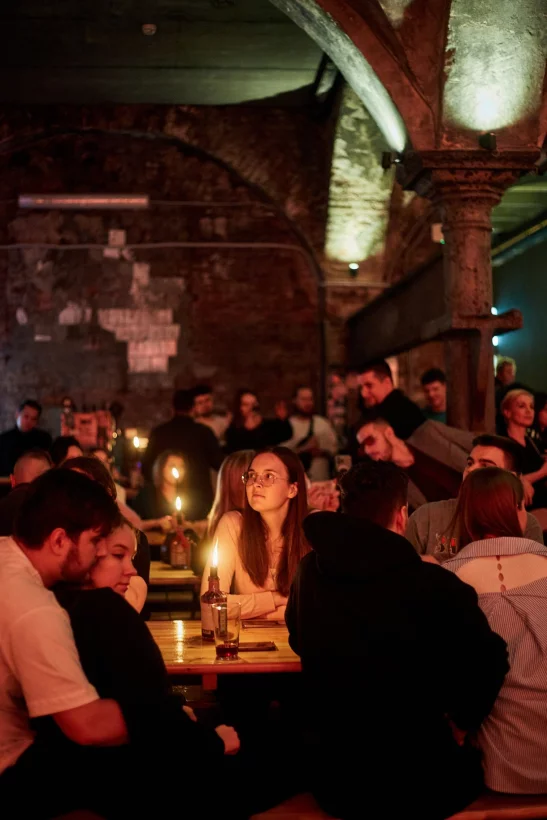 Интерьер/Экстерьер/Банкетная зона/Бар/Стол для двоих/Вход/Главный зал/Lounge зона бар AF Brew Taproom фото