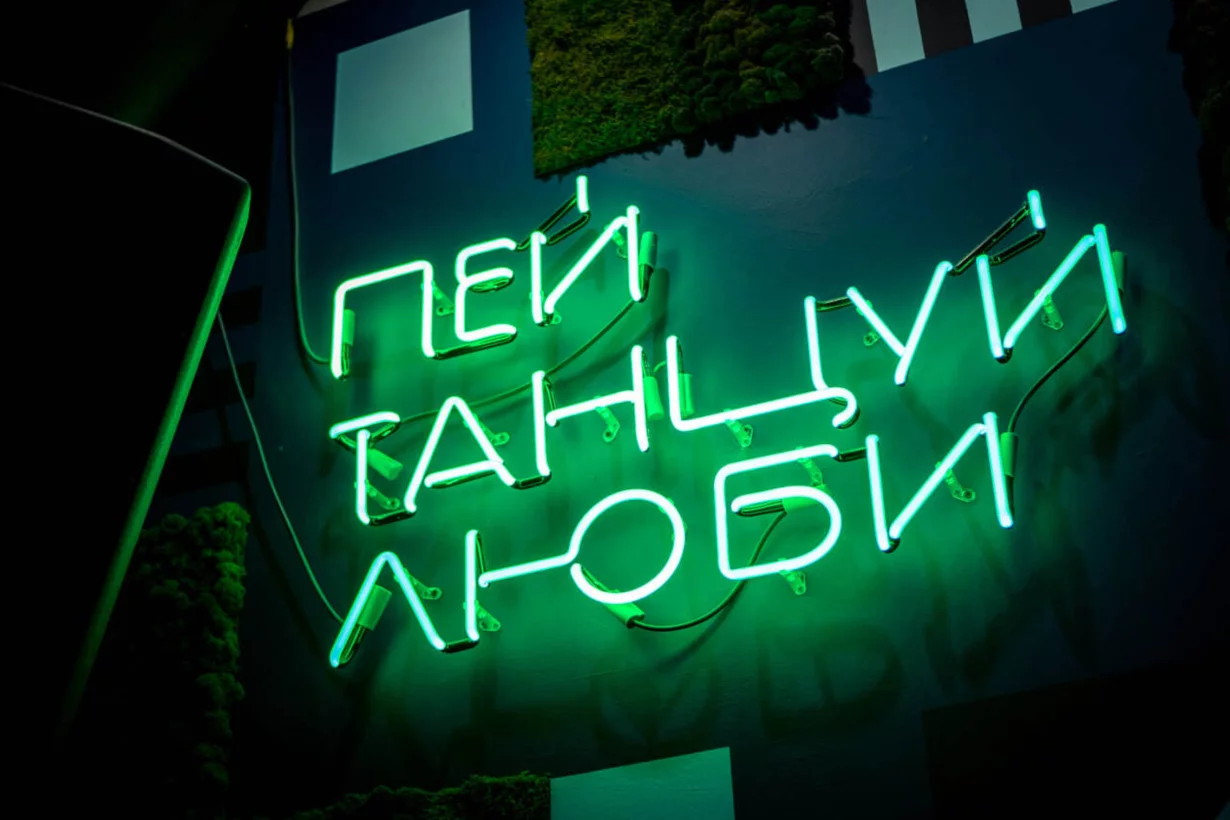 Интерьер/Экстерьер/Банкетная зона/Бар/Стол для двоих/Вход/Главный зал/Lounge зона рюмочная Рюмочная 9 фото