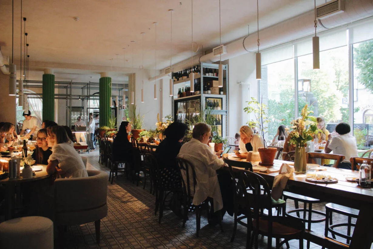 Интерьер/Экстерьер/Банкетная зона/Бар/Стол для двоих/Вход/Главный зал/Lounge зона ресторан Animals фото