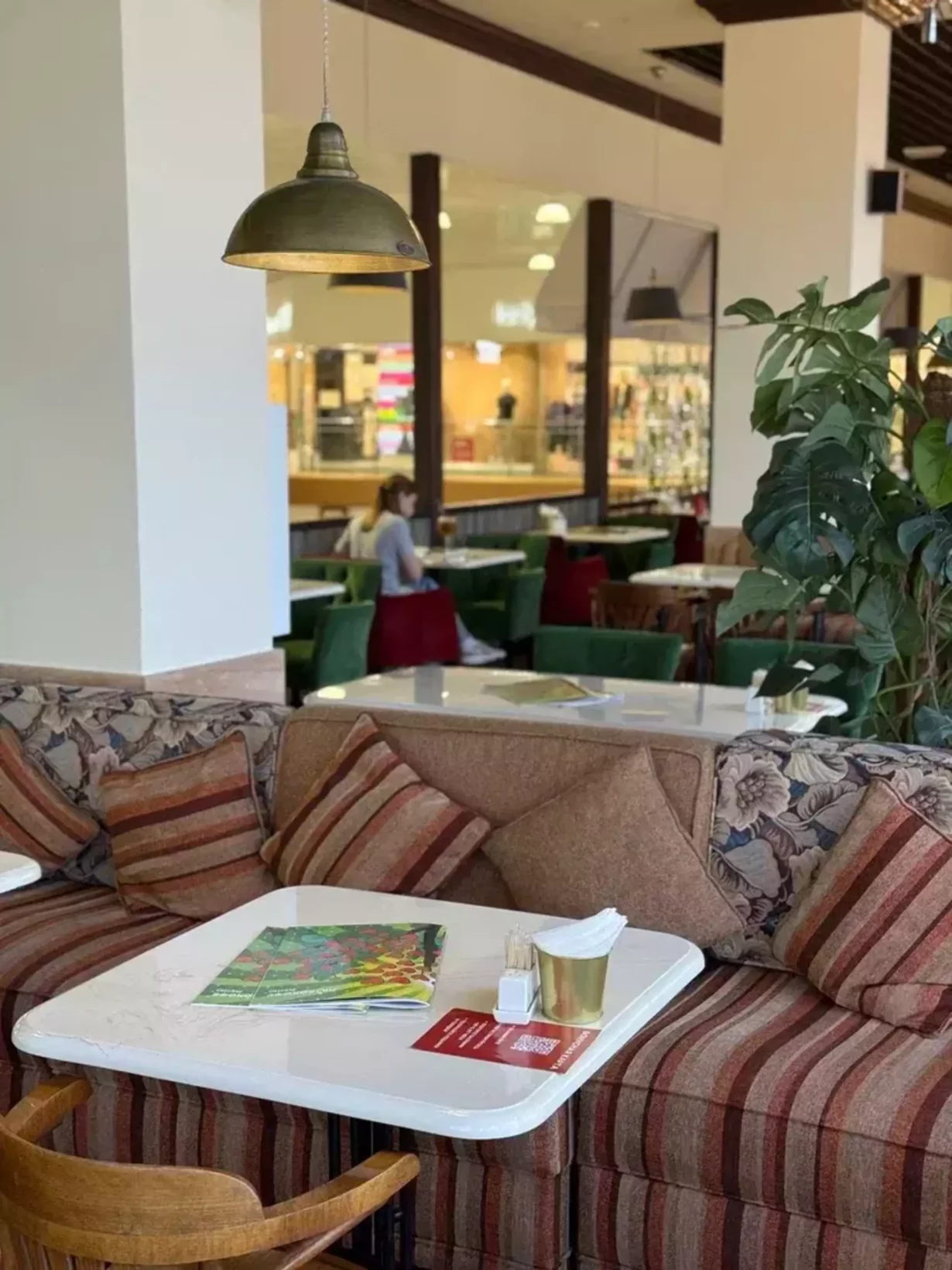 Интерьер/Экстерьер/Банкетная зона/Бар/Стол для двоих/Вход/Главный зал/Lounge зона кофейня Любокофе фото