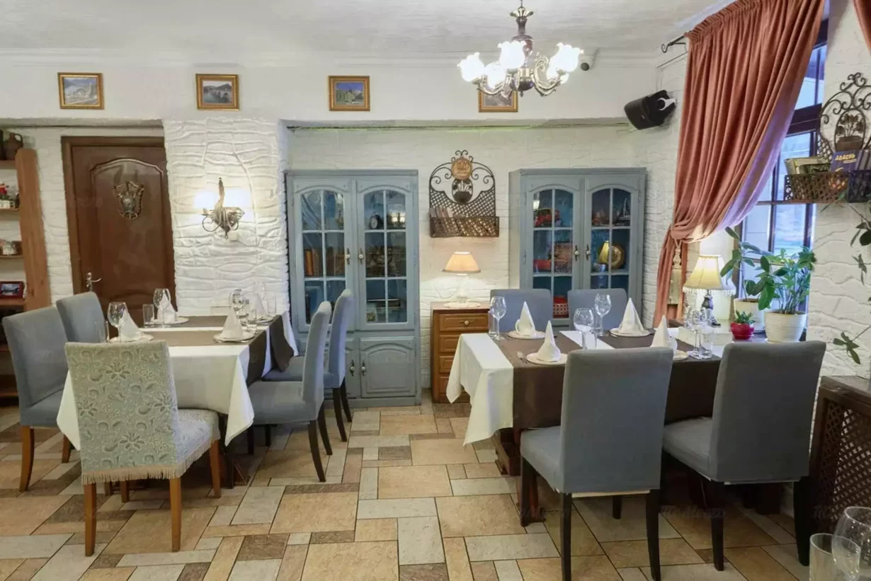 Интерьер/Экстерьер/Банкетная зона/Бар/Стол для двоих/Вход/Главный зал/Lounge зона ресторан Српска Кафана фото