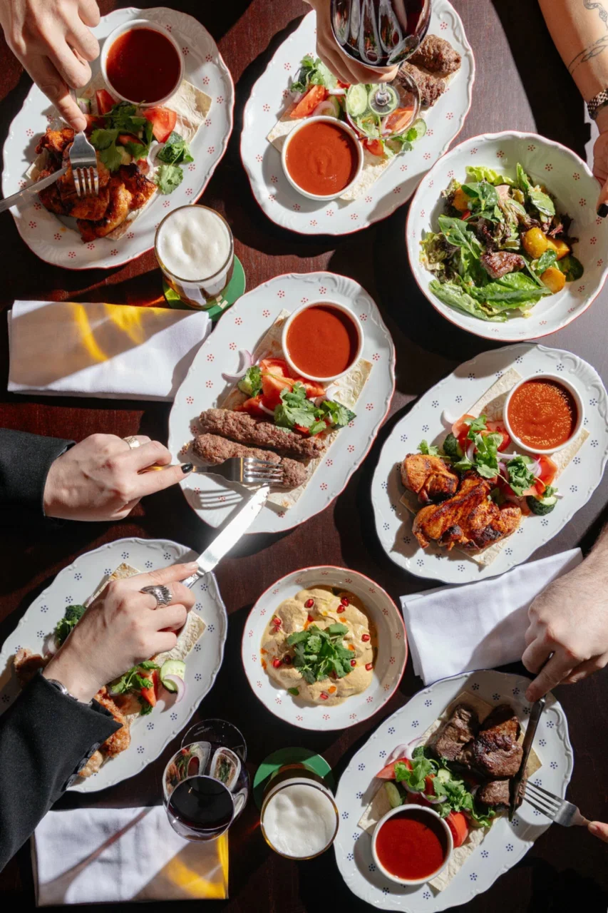 Интерьер/Экстерьер/Банкетная зона/Бар/Стол для двоих/Вход/Главный зал/Lounge зона ресторан Pádre Khinkali фото